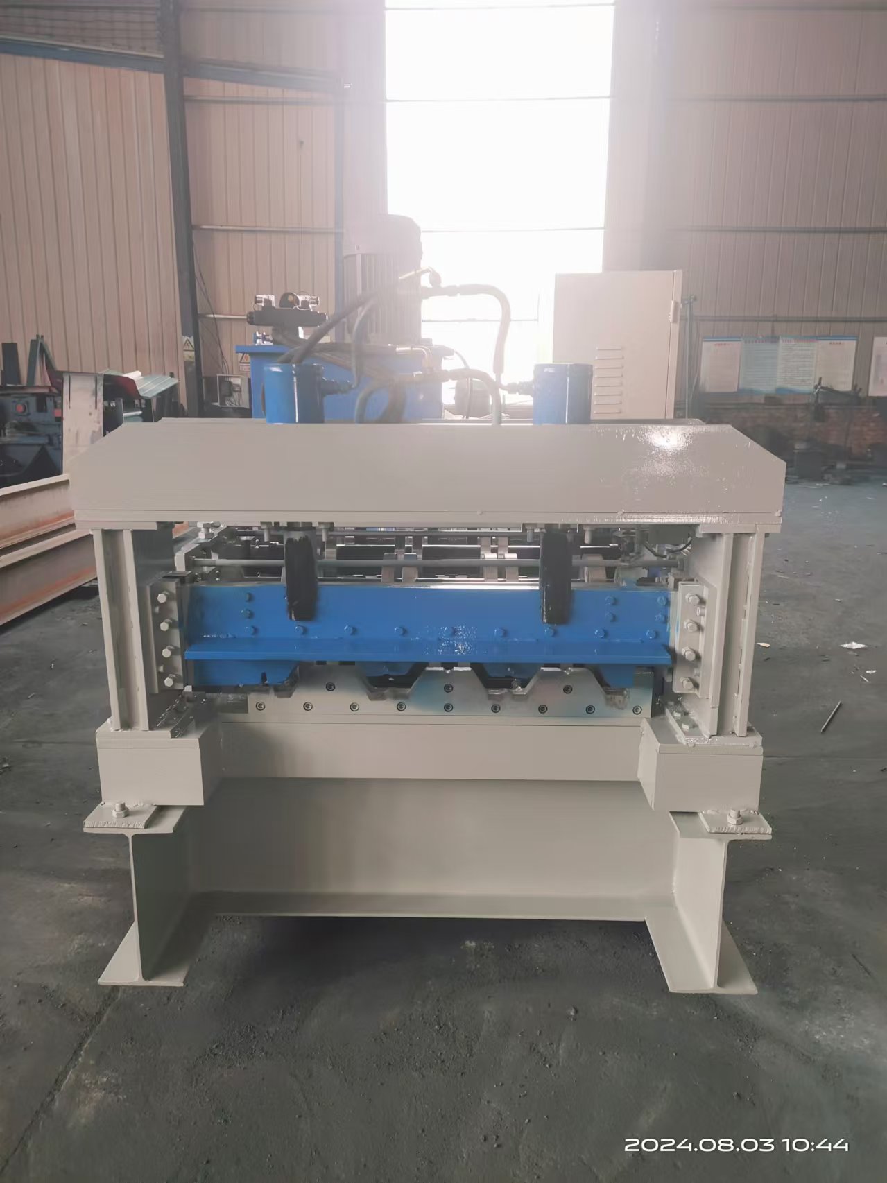 floor decking machine