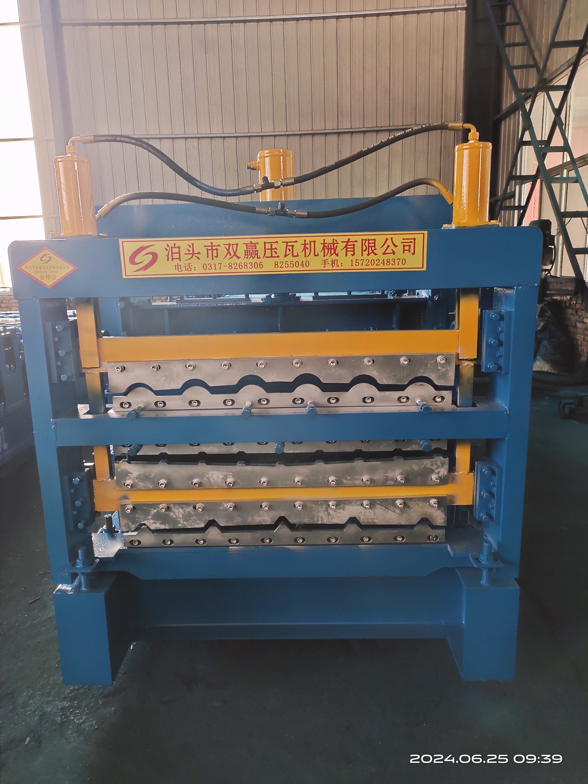 Threelayer color steel tile roll forming machine